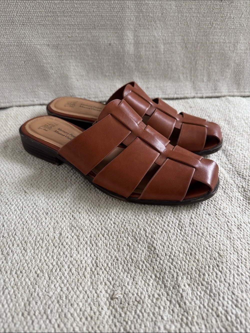 Time and Tru memory foam Women's size 7 Brown Woven Slide Mules / sandals